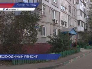 Госжилинспекция проверила ремонт в подъезде дома по улице Строкина, 12